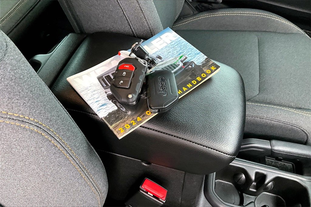 Used 2024 Jeep Wrangler Sport S image 15
