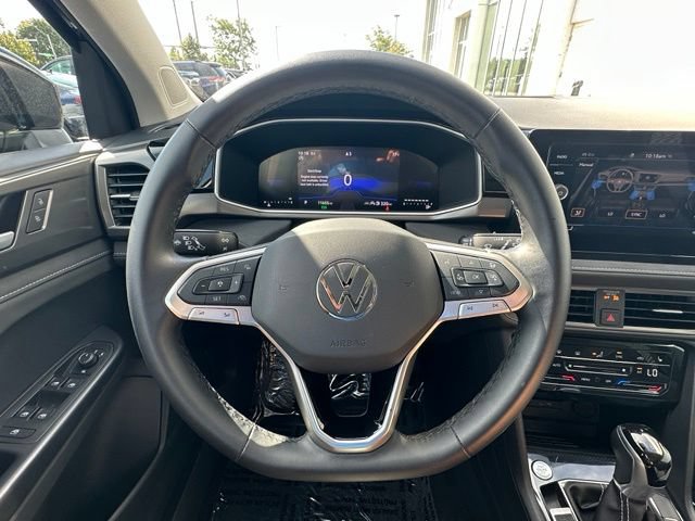 Used 2025 Volkswagen Taos SE AWD/4WD image 41