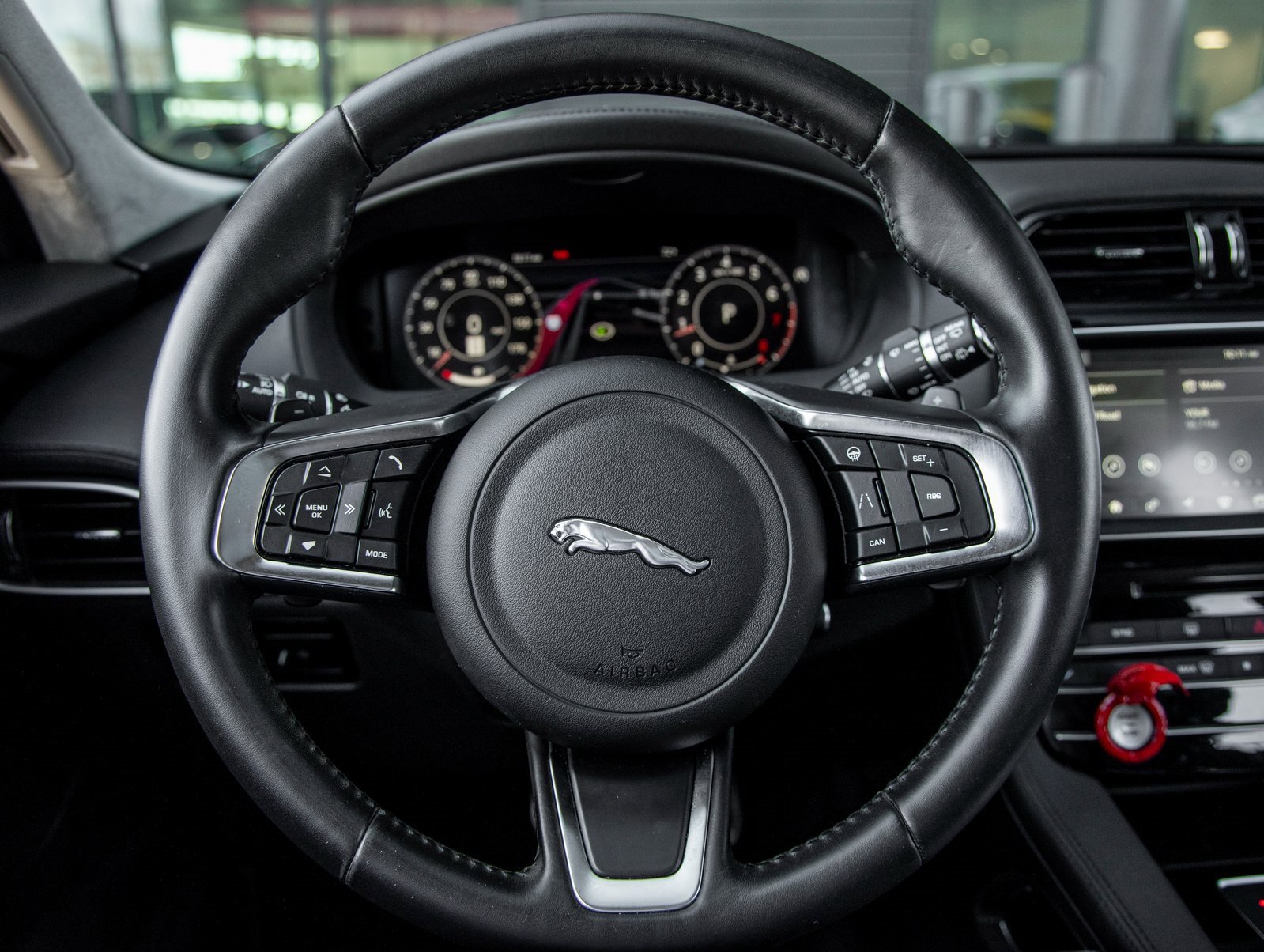 Used 2019 Jaguar F-PACE Prestige image 25