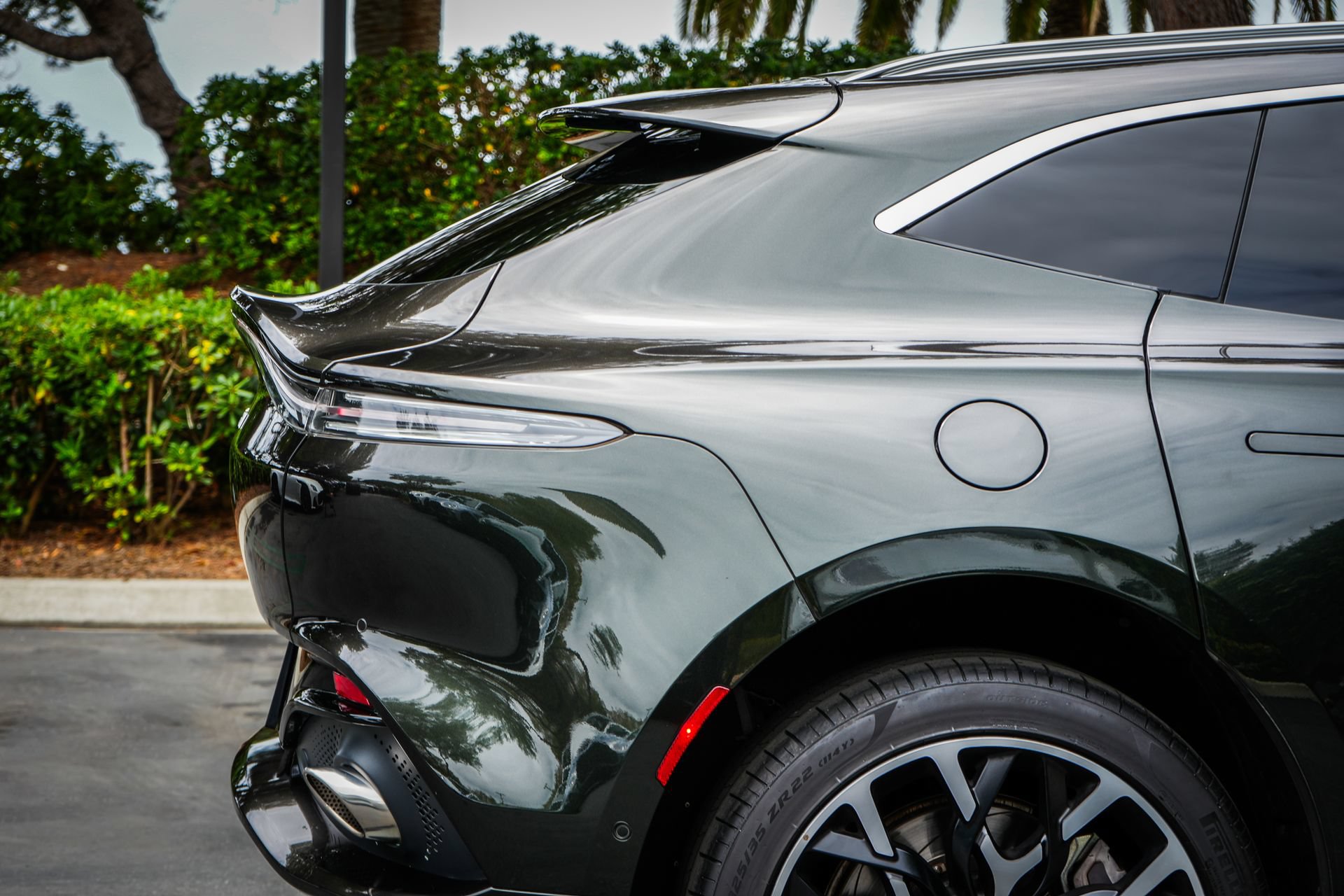 Used 2022 Aston Martin DBX AWD/4WD image 31