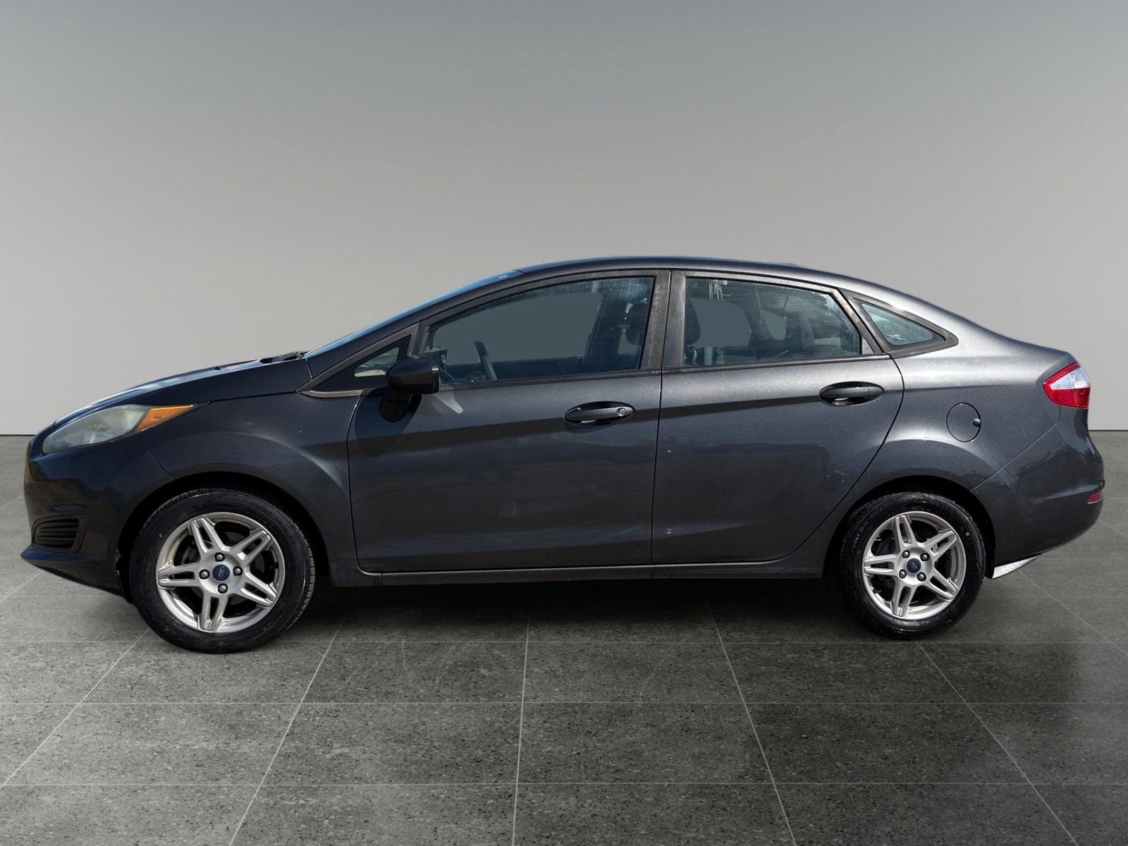 Used 2017 Ford Fiesta SE FWD image 2