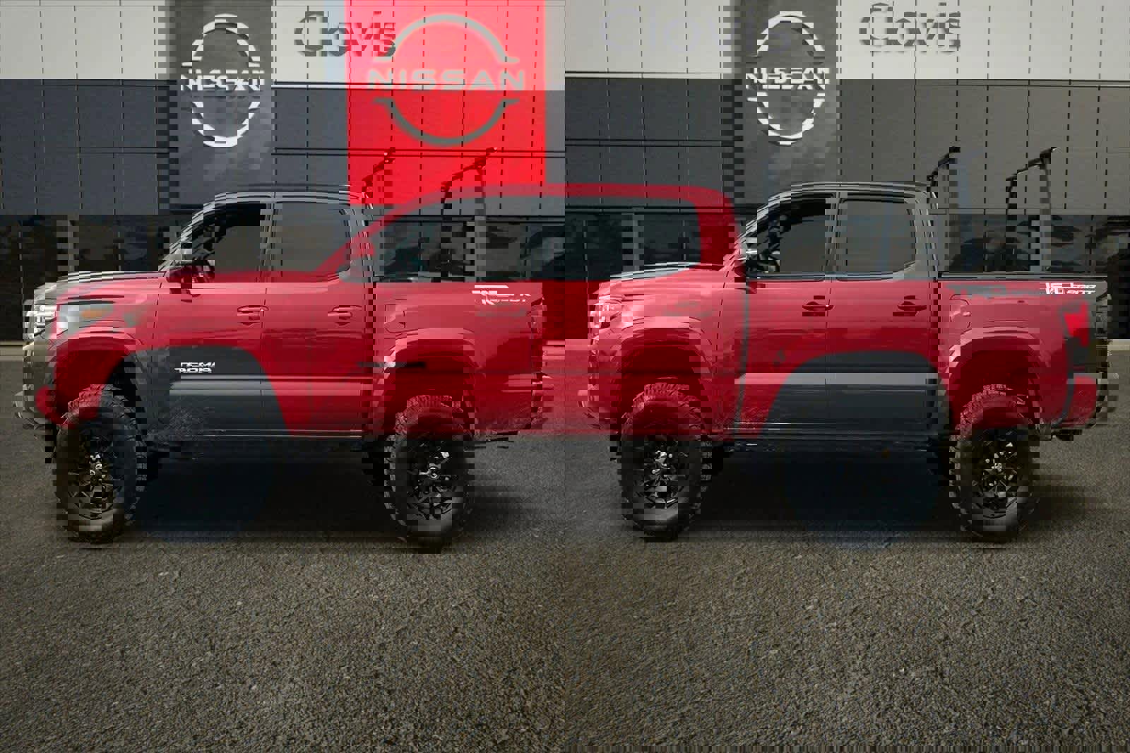 Used 2019 Toyota Tacoma TRD Sport image 6