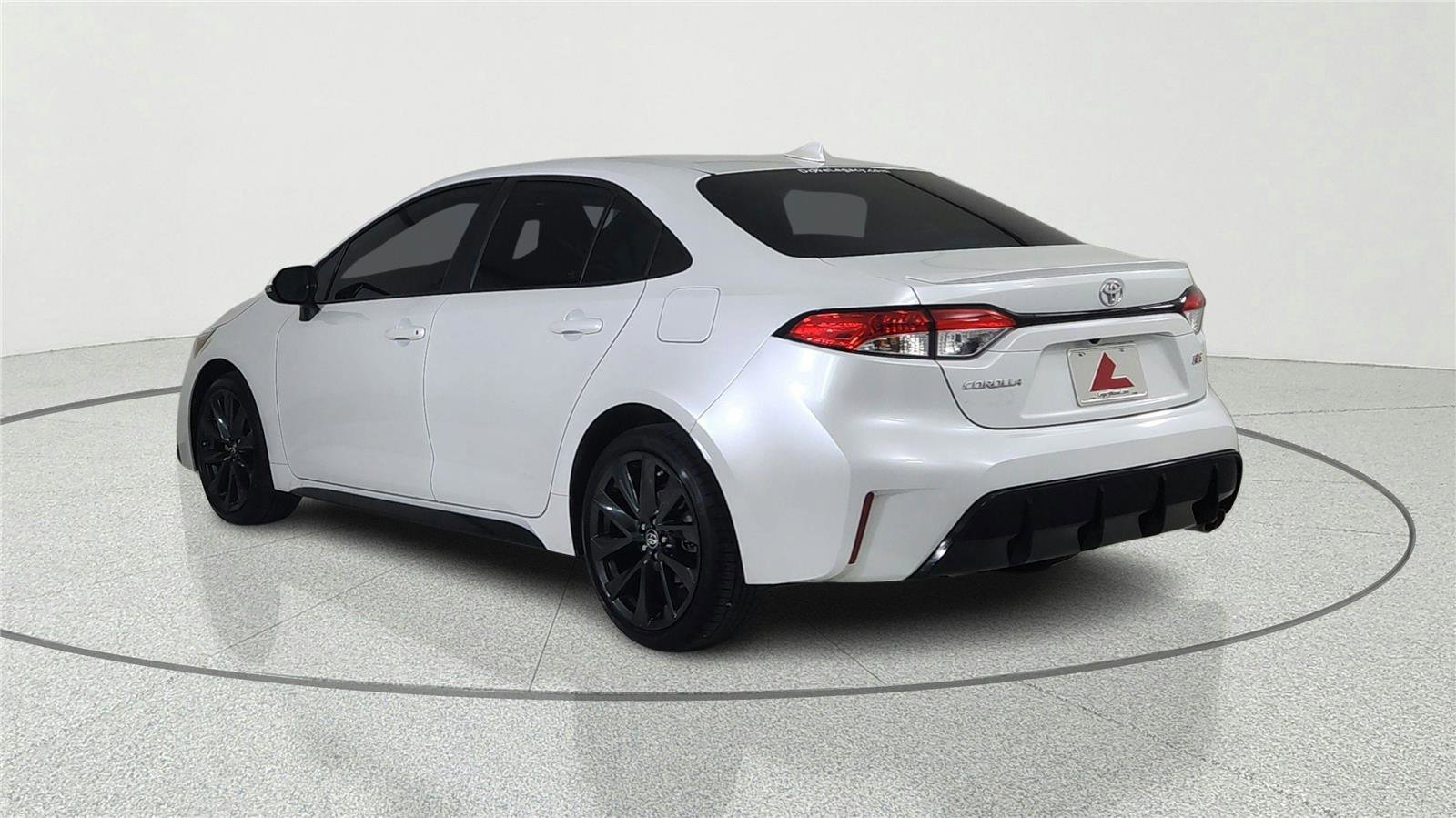 Used 2024 Toyota Corolla SE FWD image 4