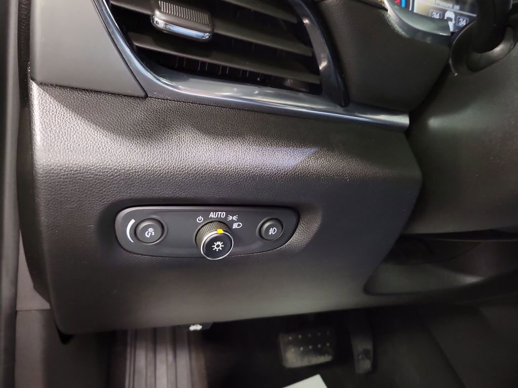 Used 2018 Chevrolet Traverse LT image 24