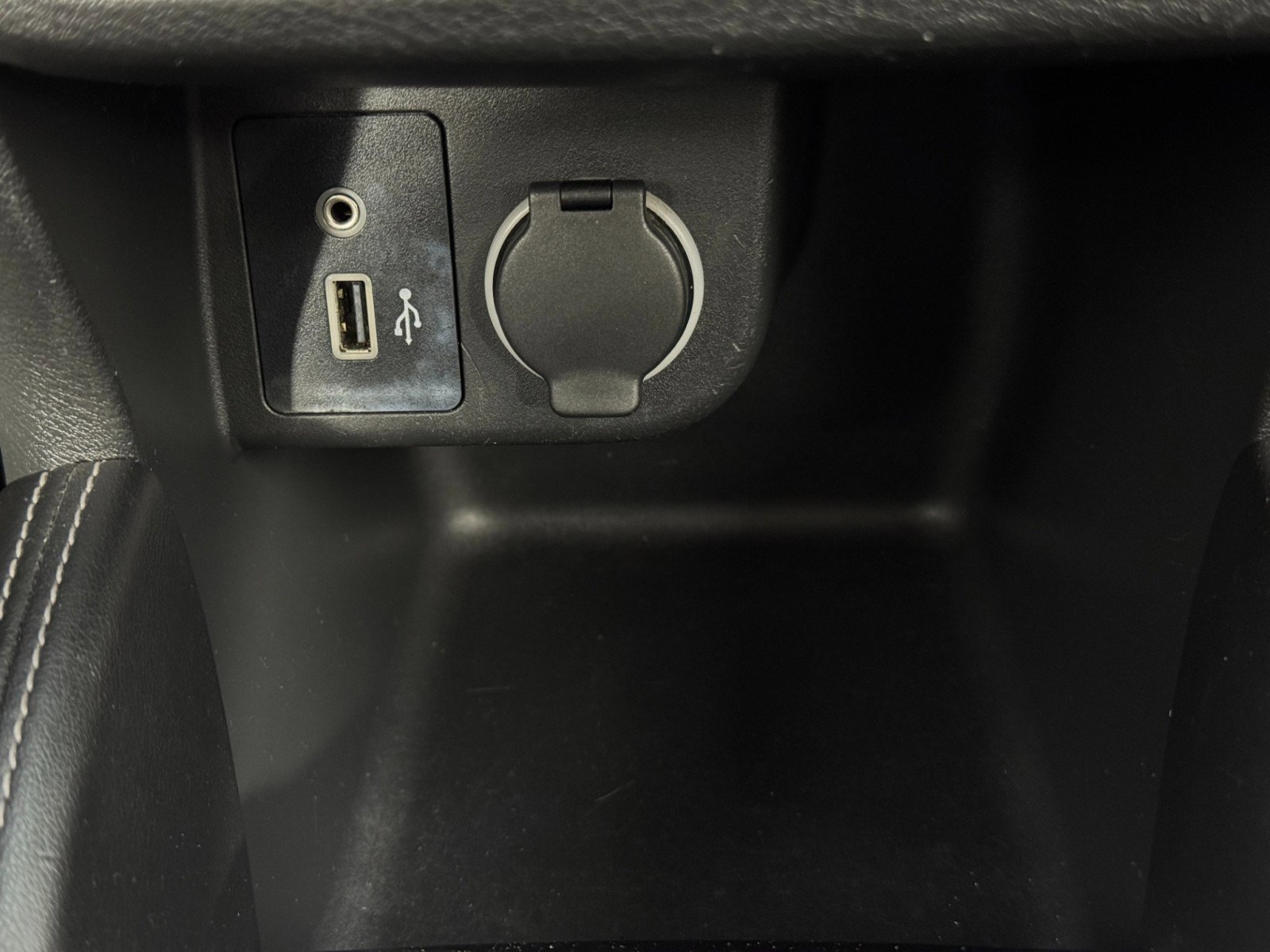 Used 2019 Nissan Kicks SV image 24