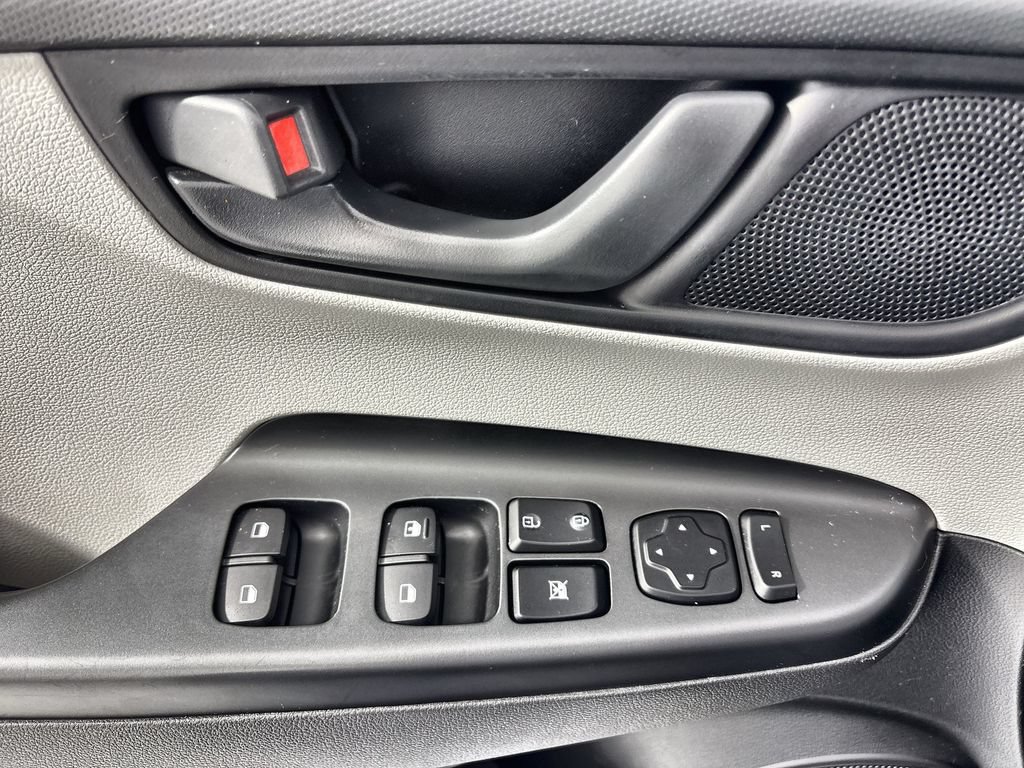 Used 2022 Hyundai Kona SE FWD image 15