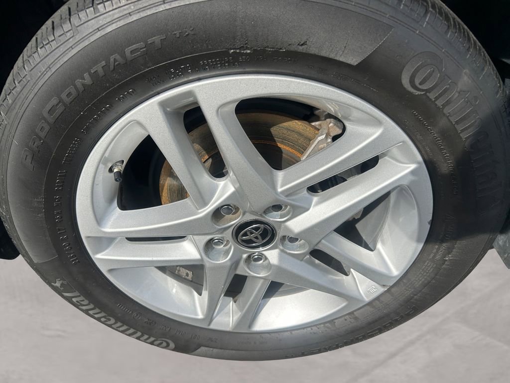 Used 2020 Toyota C-HR LE FWD image 14
