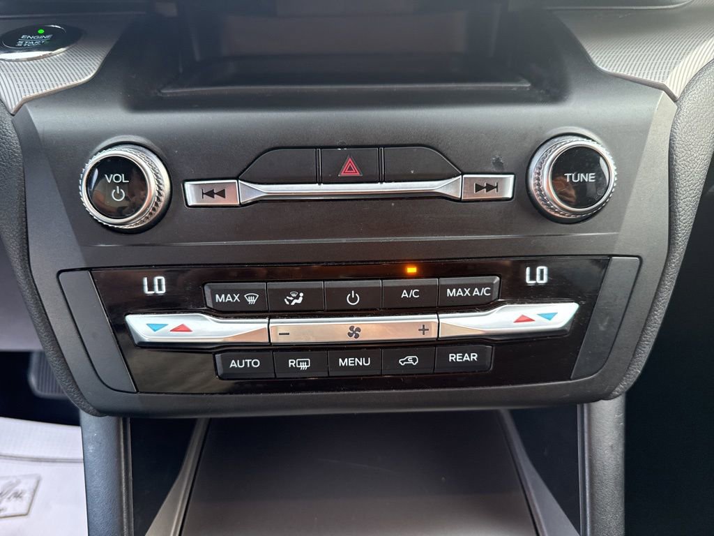 Used 2020 Ford Explorer XLT AWD/4WD image 16