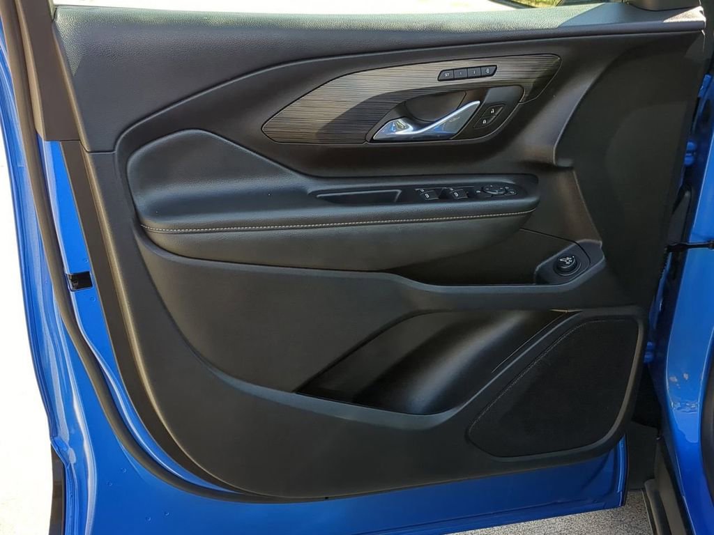 Used 2024 GMC Terrain SLT image 13