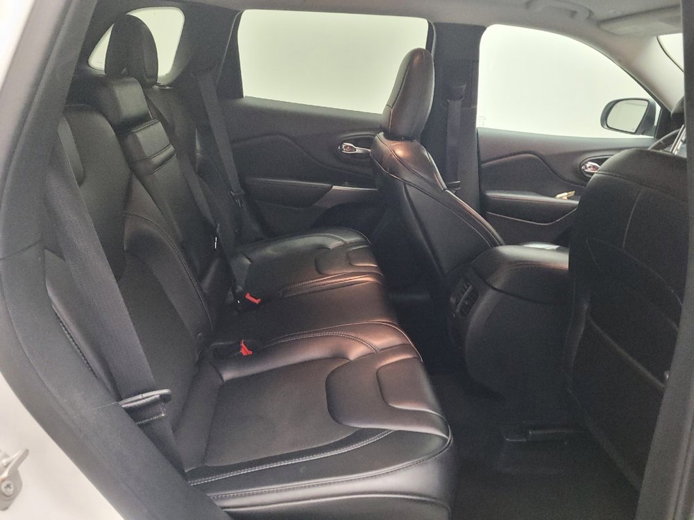 Used 2019 Jeep Cherokee Latitude Plus w/ Comfort/Convenience Group image 19