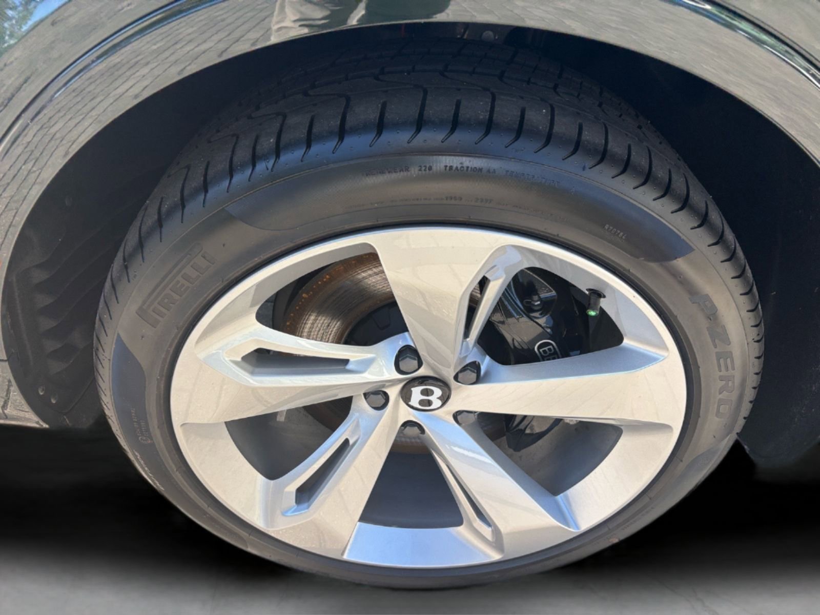 New 2025 Bentley Bentayga Extended Wheelbase image 33