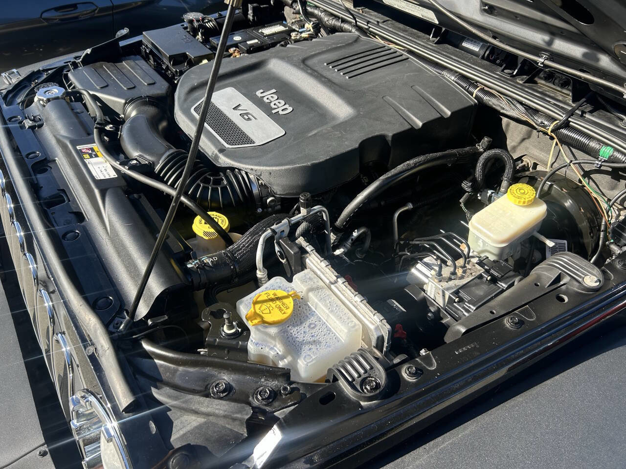 Used 2012 Jeep Wrangler Unlimited Rubicon image 33