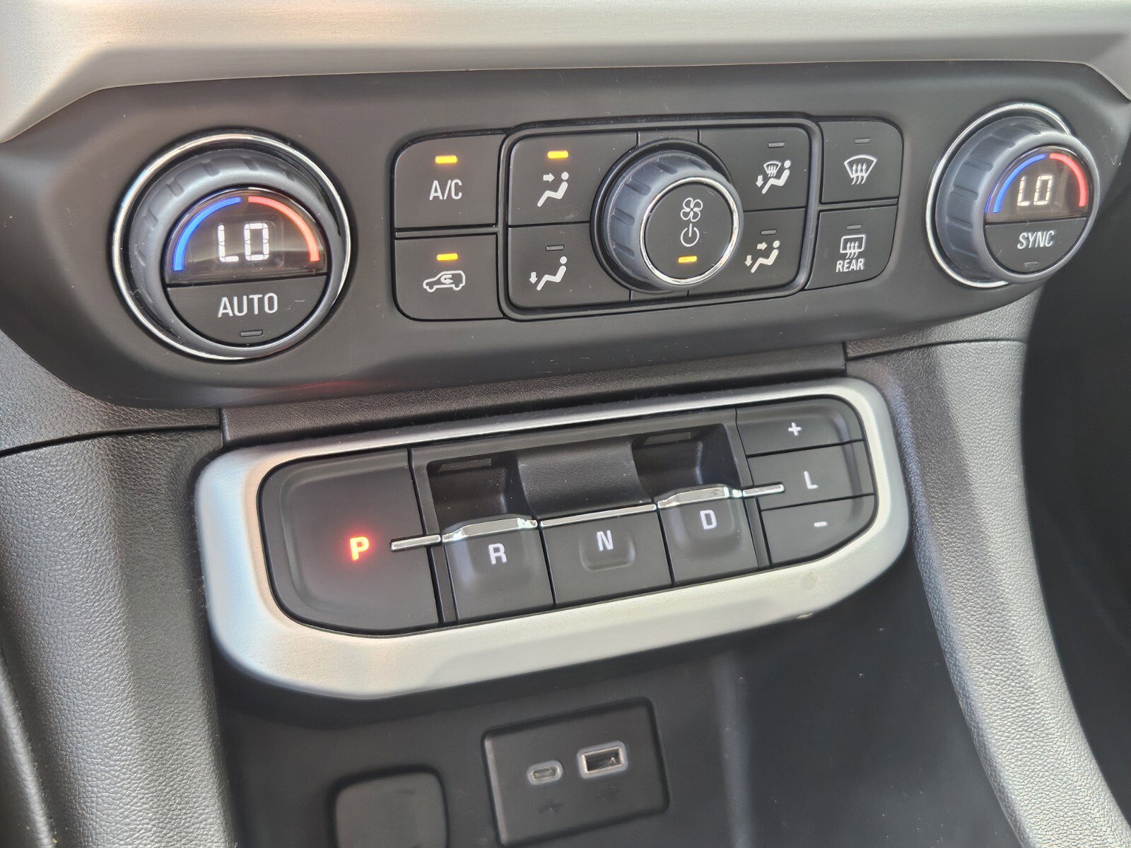 Used 2022 GMC Acadia SLE w/ Driver Convenience Package image 18