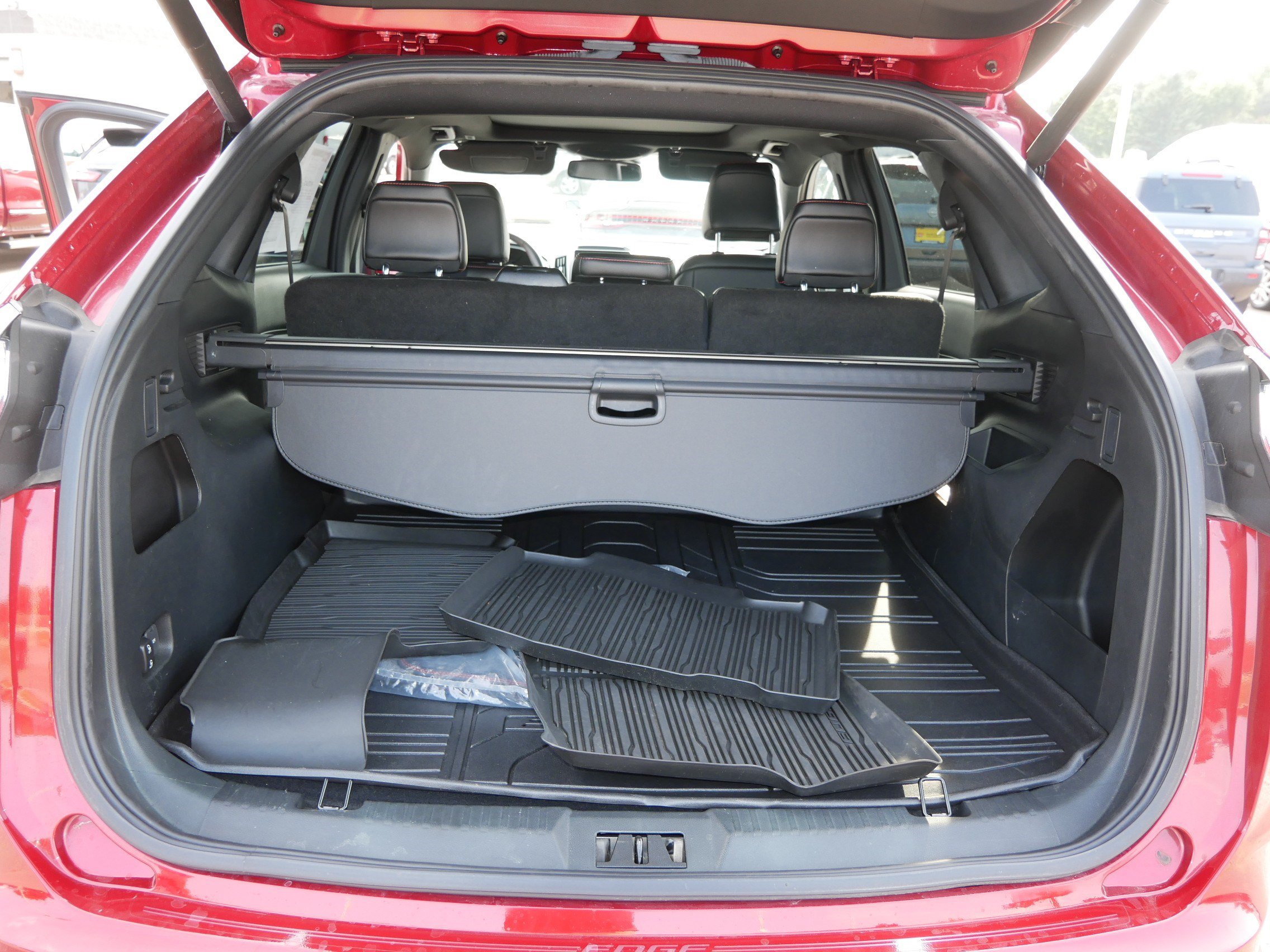 Used 2023 Ford Edge ST-Line w/ Class II Trailer Tow Package AWD/4WD image 18