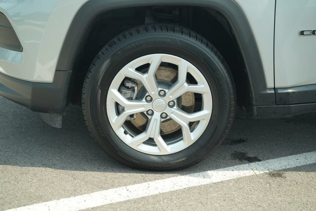 Used 2024 Jeep Compass Sport AWD/4WD image 11