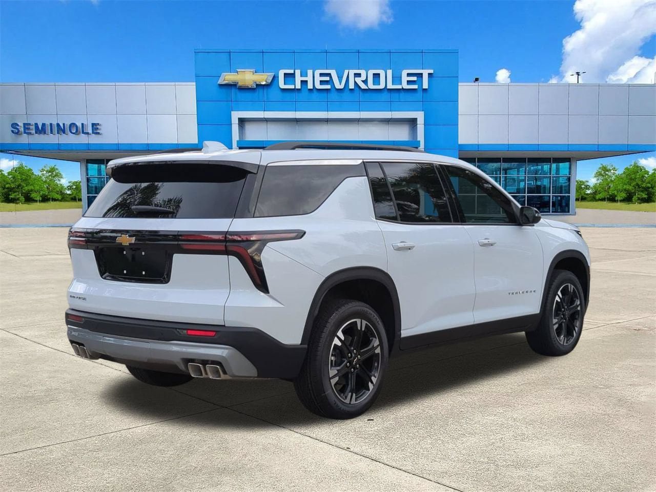 New 2027 Chevrolet Traverse LT w/ Sun and Wheel Package FWD image 4