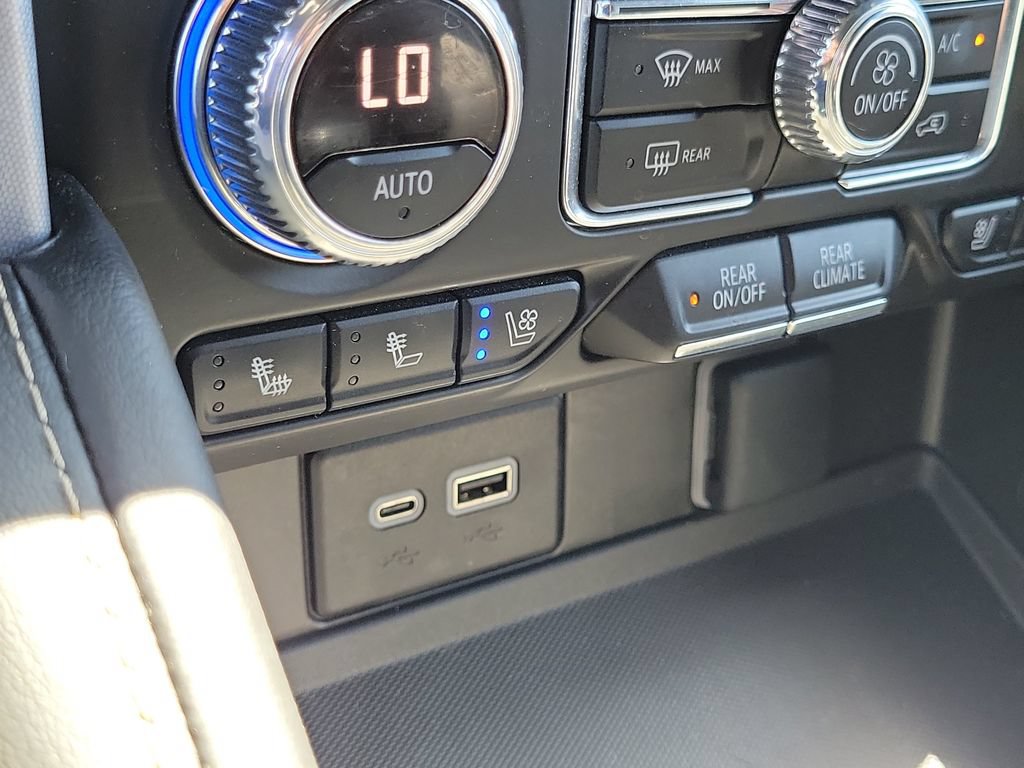 Used 2023 GMC Yukon SLT w/ SLT Luxury Package RWD image 13