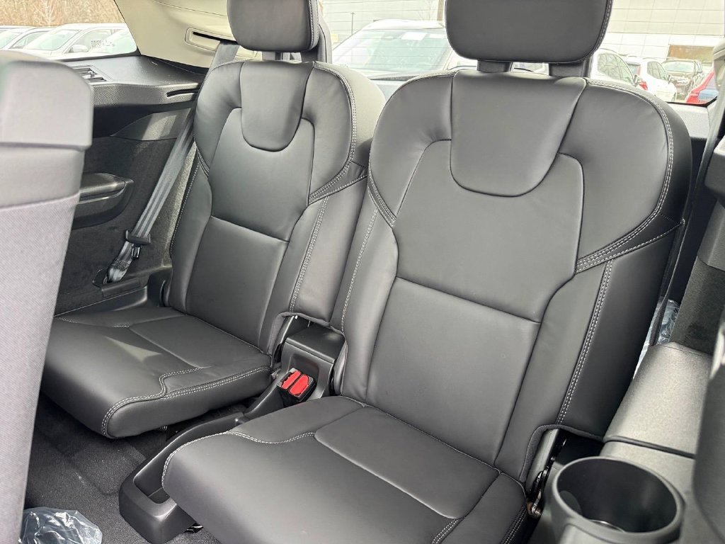 New 2026 Volvo XC90 T8 Ultra w/ Protection Package AWD/4WD image 9