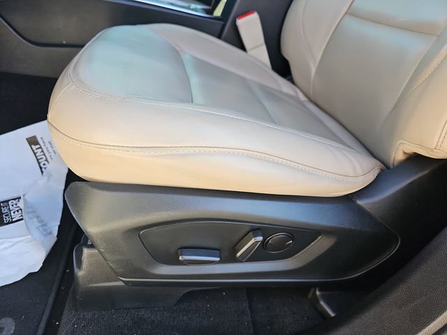 Used 2021 Ford Explorer XLT w/ Equipment Group 202A image 12