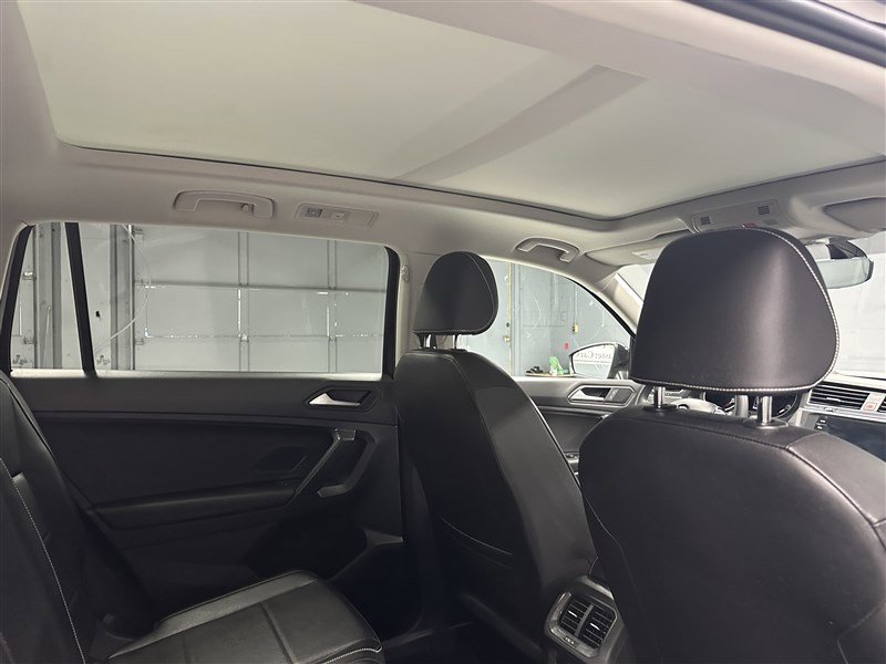 Used 2021 Volkswagen Tiguan SE w/ Panoramic Sunroof Package image 13