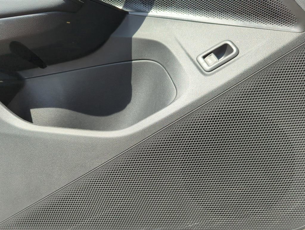 Certified 2025 Volkswagen Tiguan SE R-Line image 31