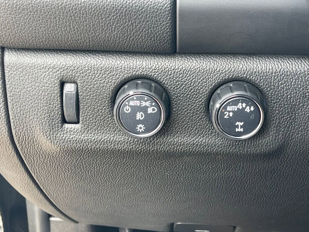 Used 2021 Chevrolet Colorado LT w/ Redline Special Edition image 18