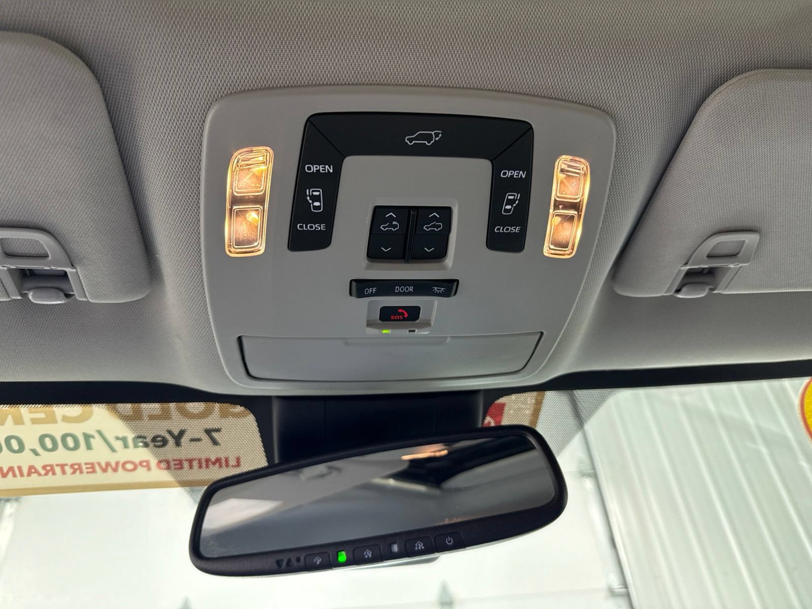 Used 2025 Toyota Sienna XLE FWD image 38