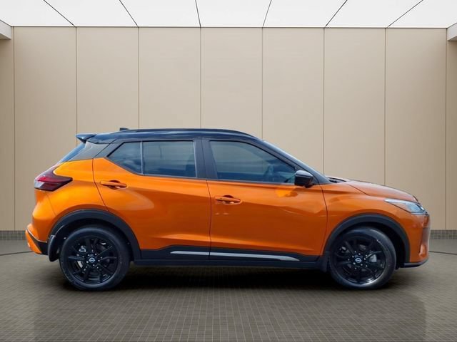 Used 2023 Nissan Kicks SR w/ SR Premium Package FWD image 7