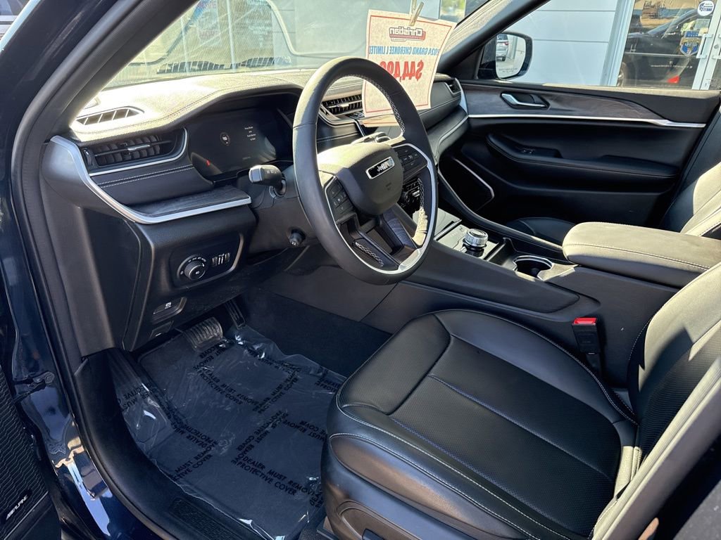 Used 2024 Jeep Grand Cherokee L Limited w/ Luxury Tech Group II image 17