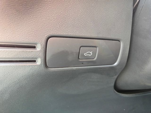Used 2023 Volvo XC40 B5 Plus AWD/4WD image 26