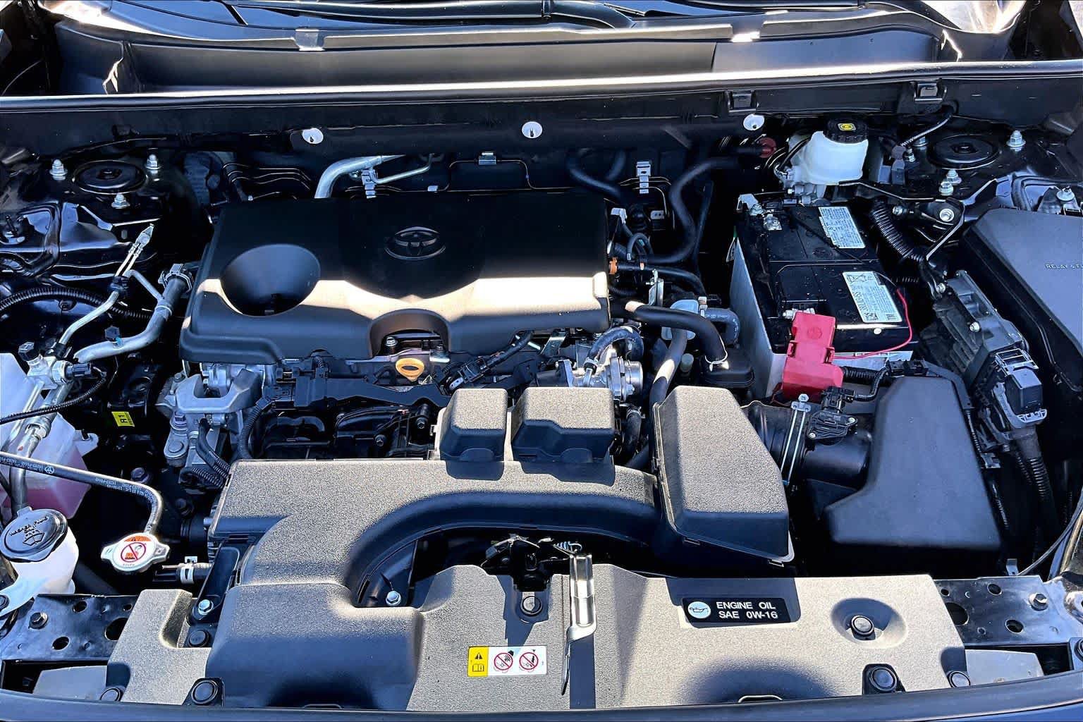 Used 2024 Toyota RAV4 XLE FWD image 32