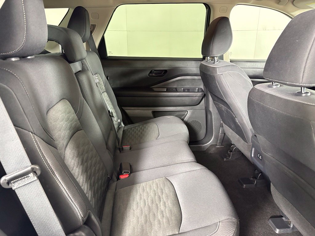 Used 2024 Nissan Pathfinder SV FWD image 17