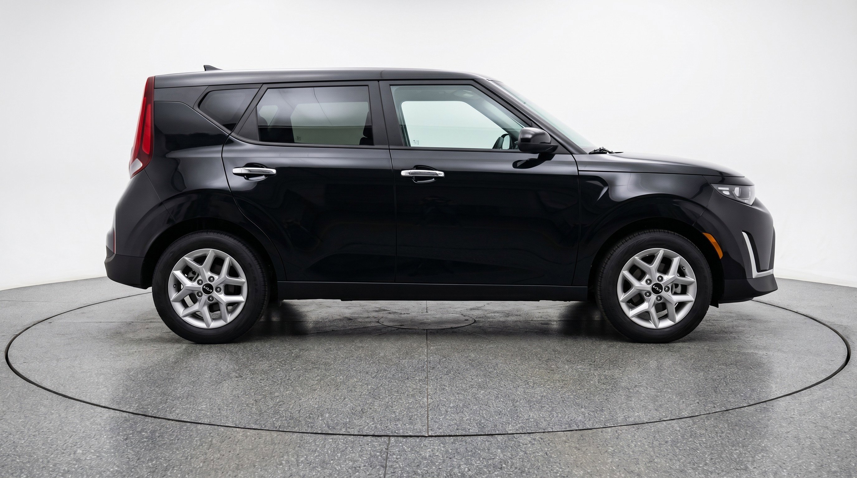 Used 2025 Kia Soul LX w/ LX Technology Package image 11