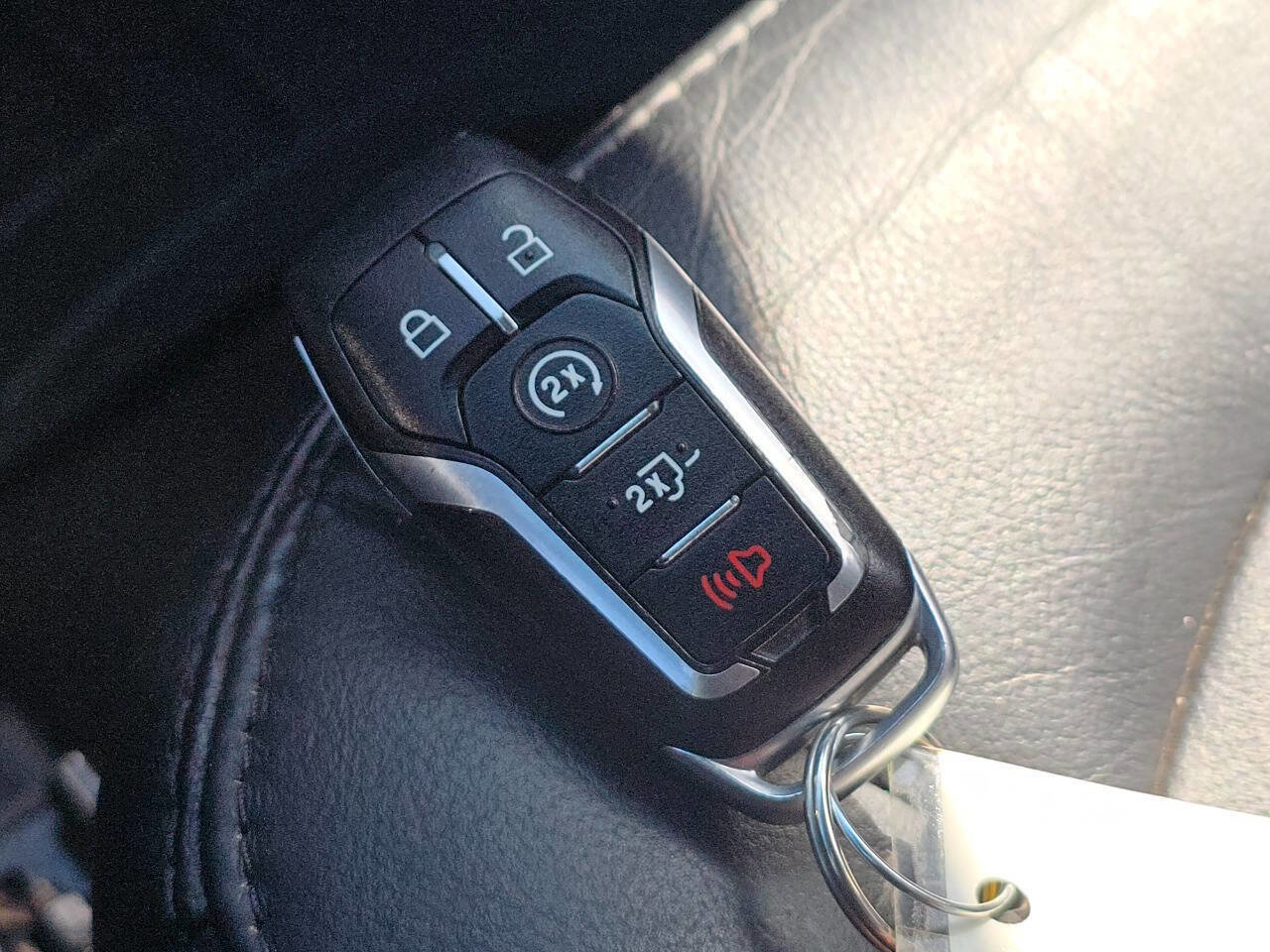 Used 2016 Ford Explorer XLT w/ Equipment Group 202A image 33