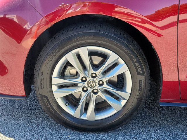 Used 2023 Toyota Sienna Limited FWD image 10