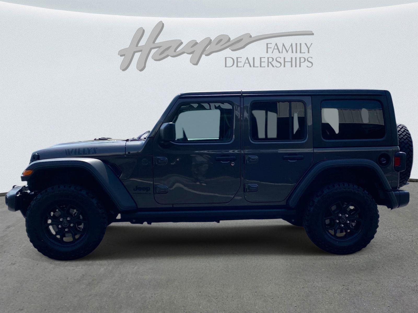Used 2025 Jeep Wrangler Willys AWD/4WD image 7