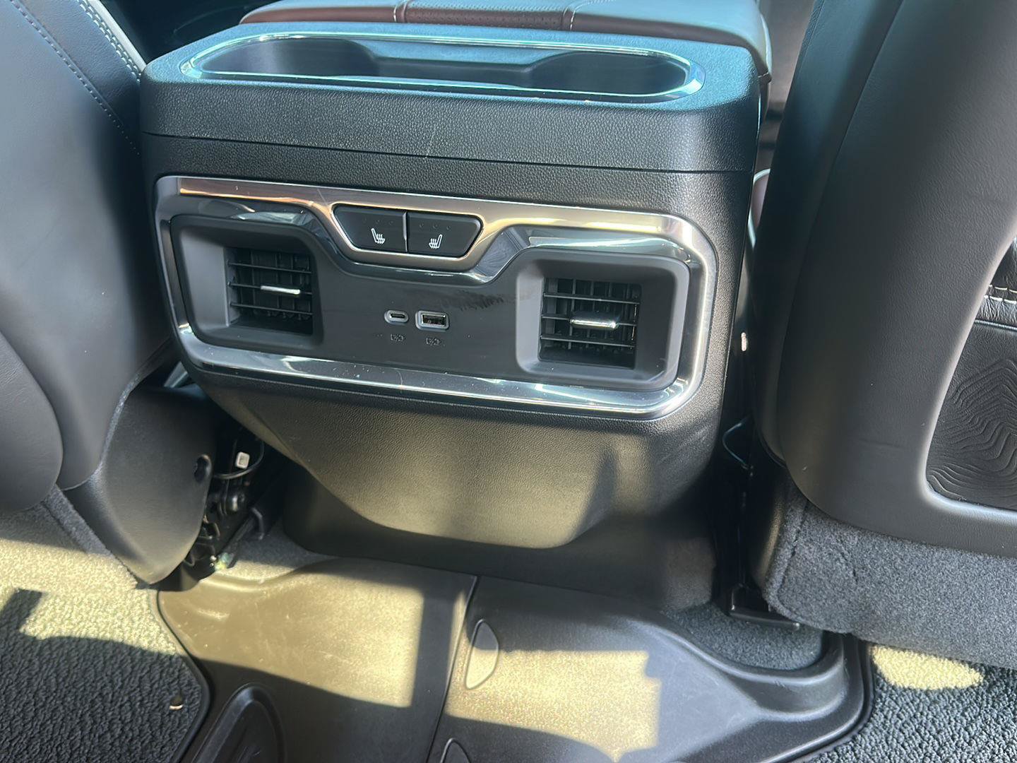 Used 2025 GMC Sierra 3500 Denali Ultimate AWD/4WD image 19