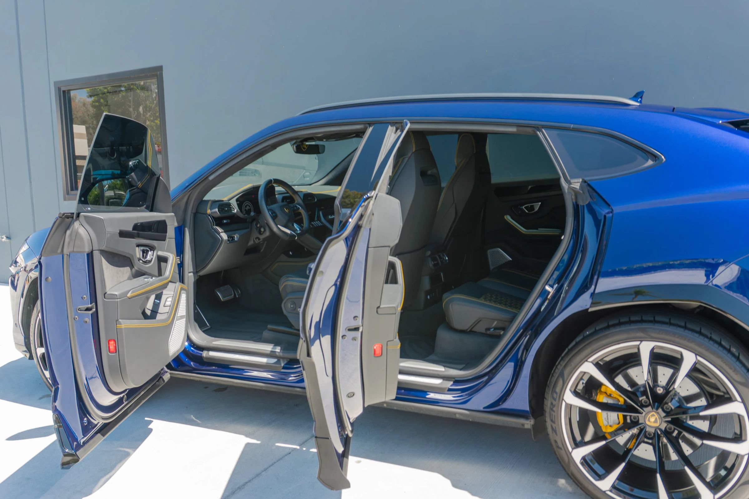 Used 2021 Lamborghini Urus AWD/4WD image 46