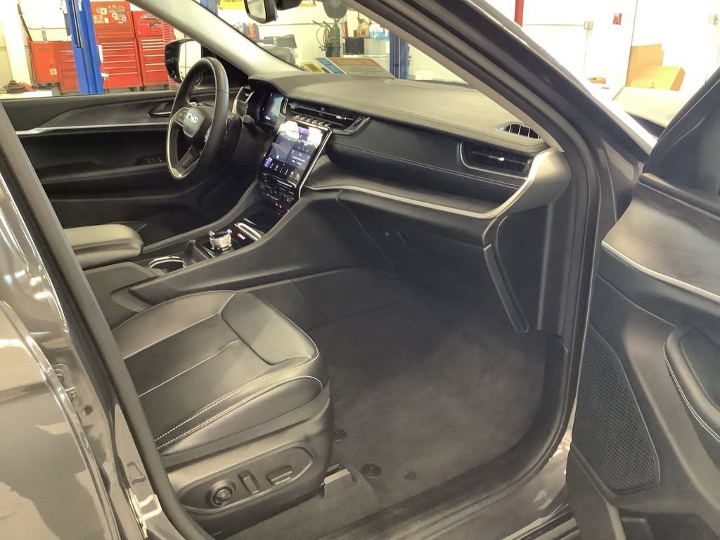 Used 2023 Jeep Grand Cherokee Limited AWD/4WD image 14