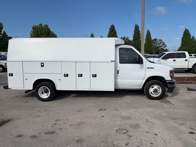 Used 2023 Ford E-450 and Econoline 450 Super Duty w/ Power Windows & Locks Group RWD image 4