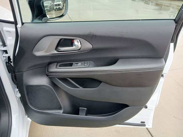 New 2026 Chrysler Pacifica Select image 15