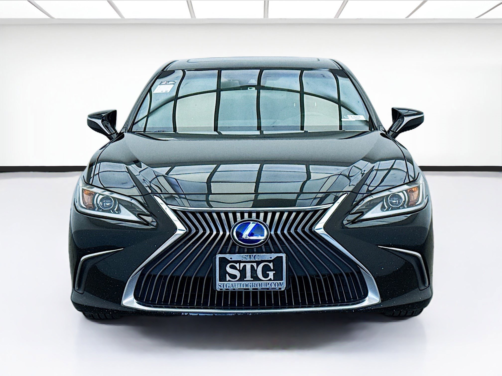 Used 2021 Lexus ES 300h w/ Accessory Package image 2