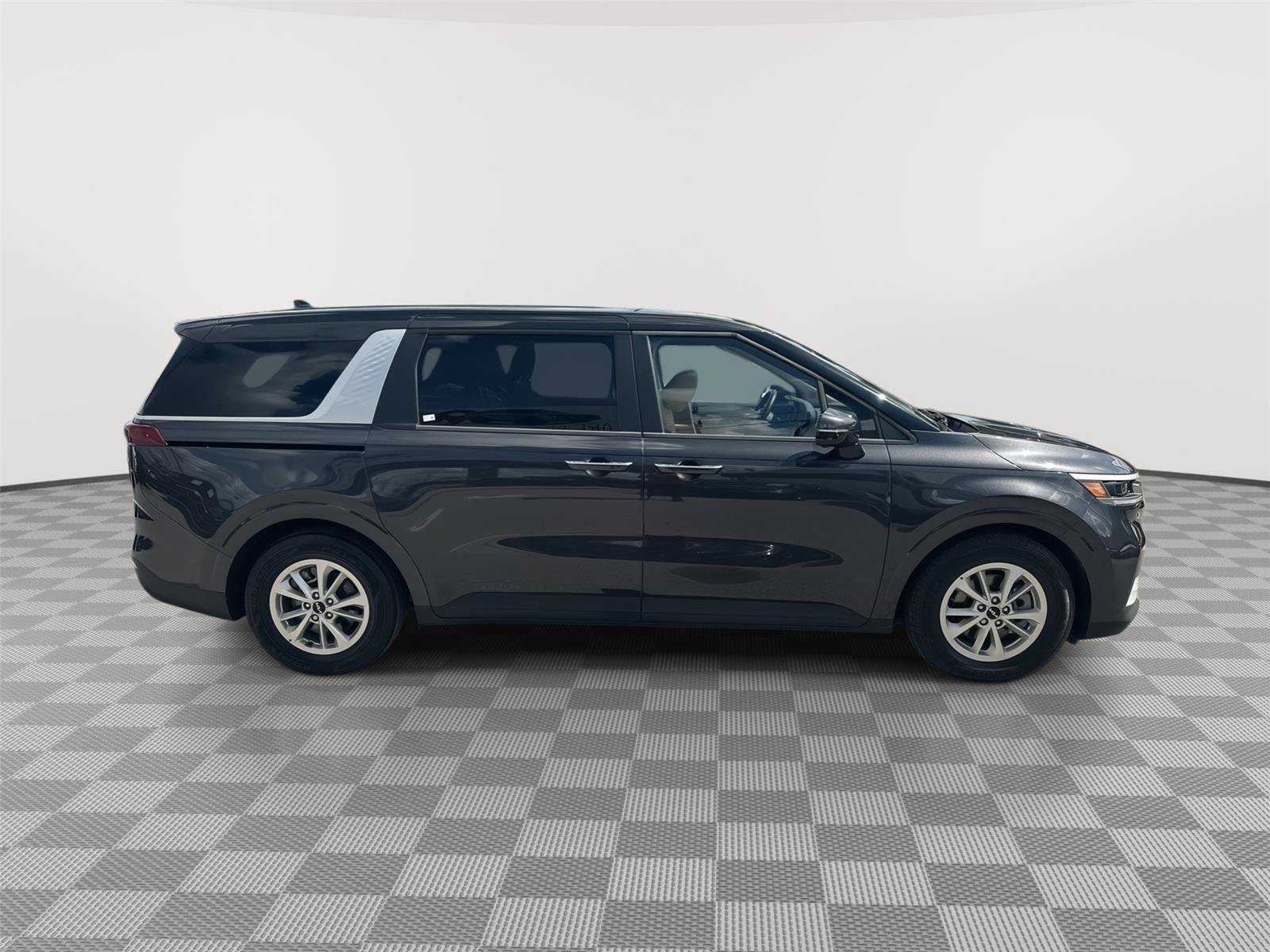 Used 2024 Kia Carnival LX FWD image 4