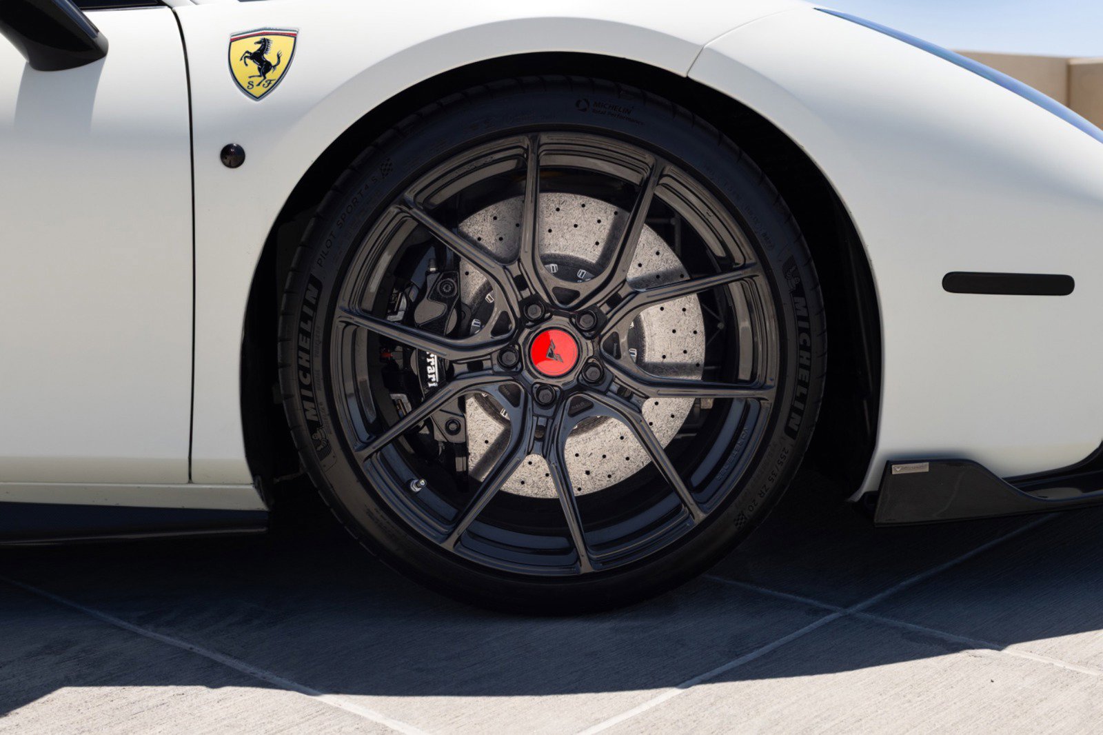 Used 2018 Ferrari 488 GTB RWD image 22