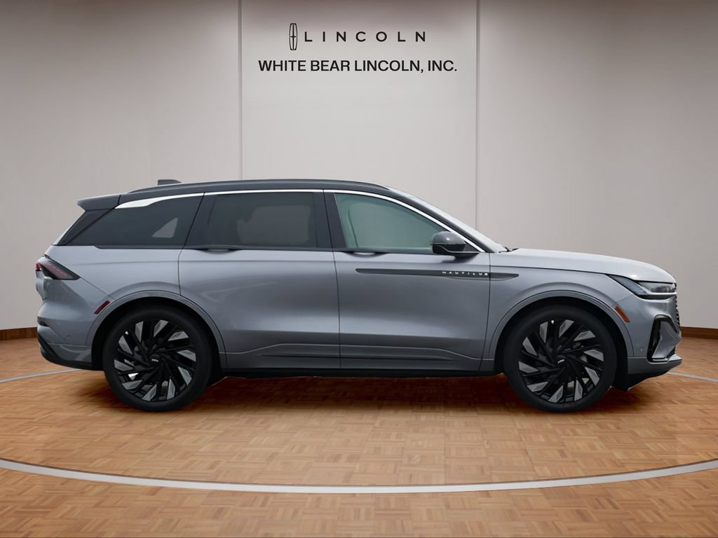 Used 2024 Lincoln Nautilus Black Label w/ Jet Appearance Package (87T) AWD/4WD image 4