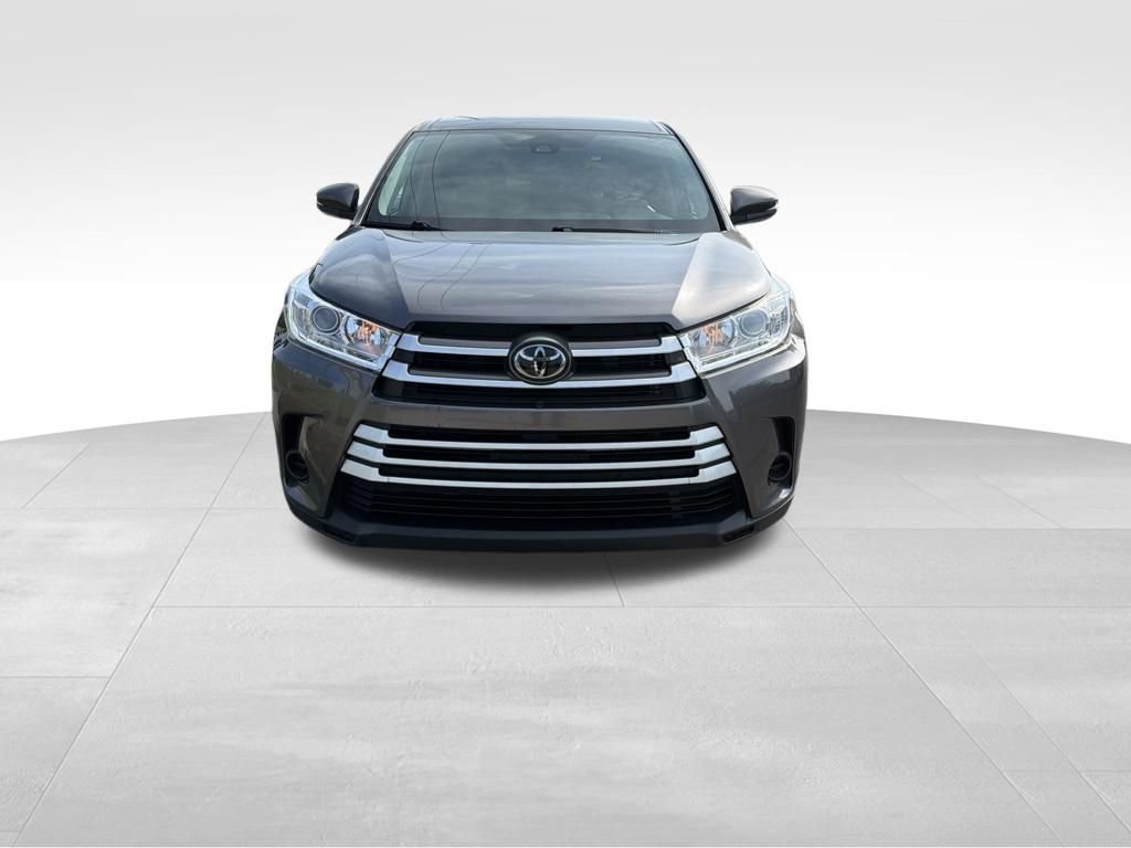 Used 2019 Toyota Highlander LE FWD image 3