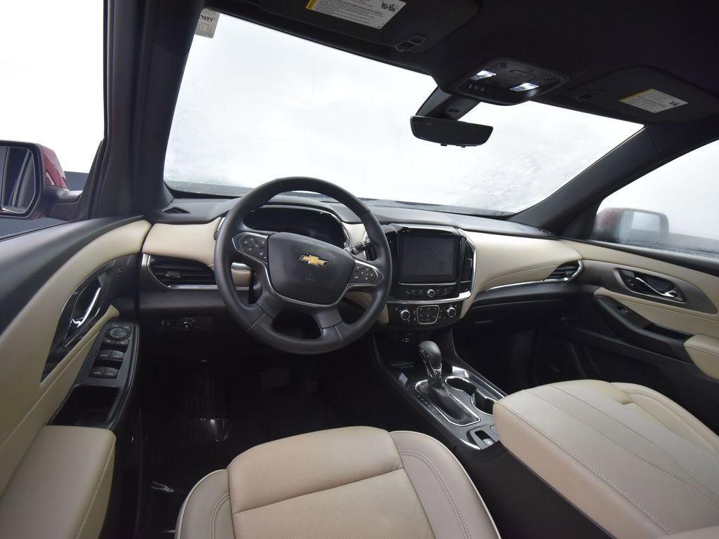 Used 2023 Chevrolet Traverse Premier image 11