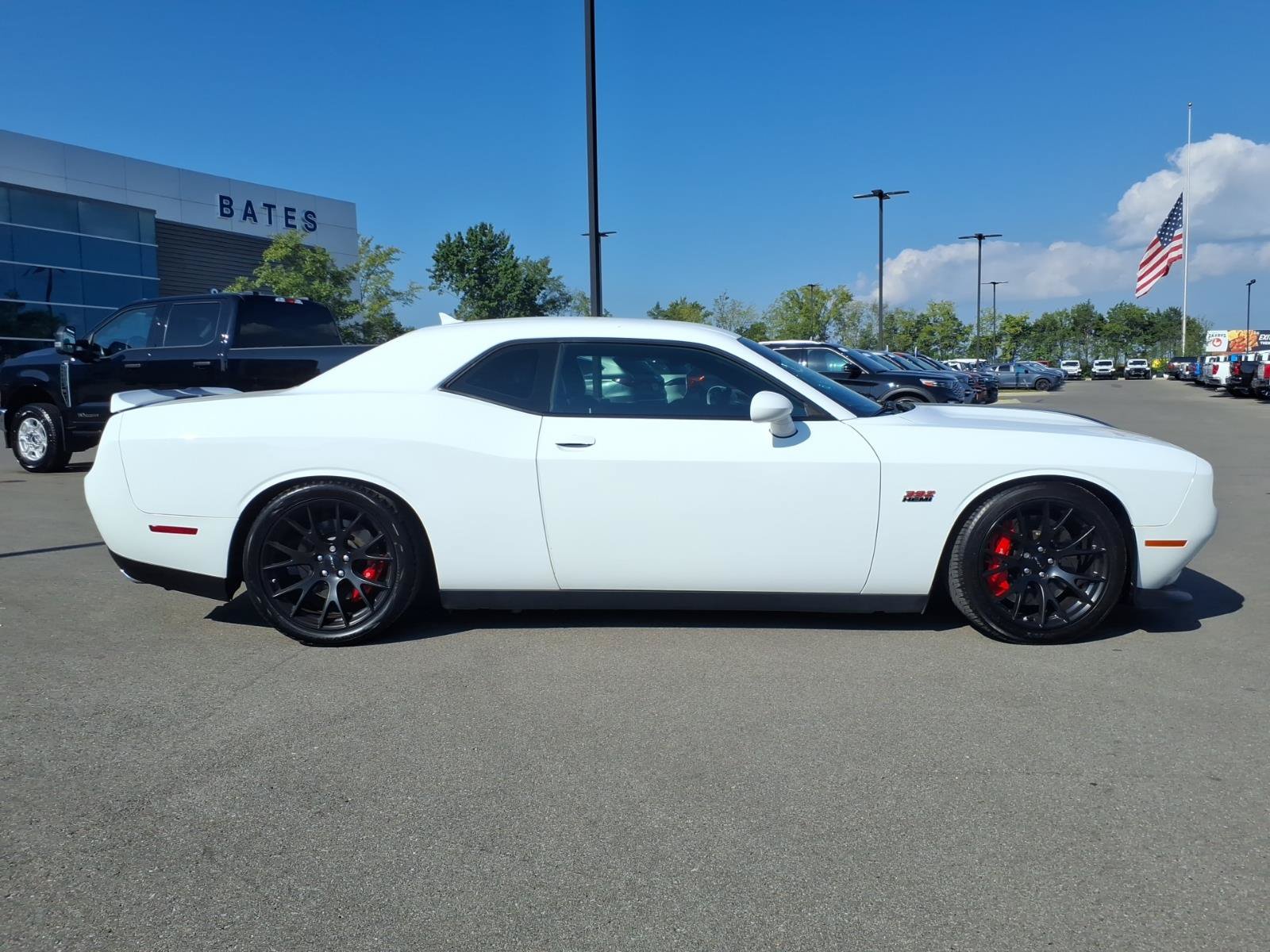 Used 2016 Dodge Challenger SRT w/ Technology Group RWD image 2