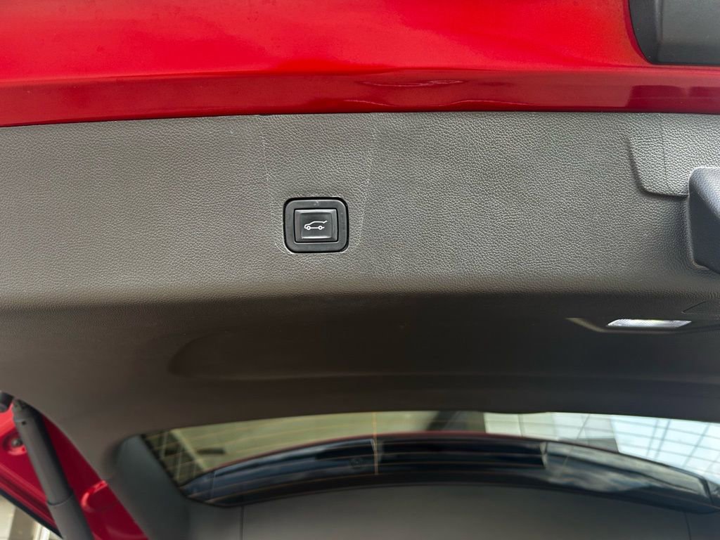 Used 2023 Chevrolet Traverse Premier image 20