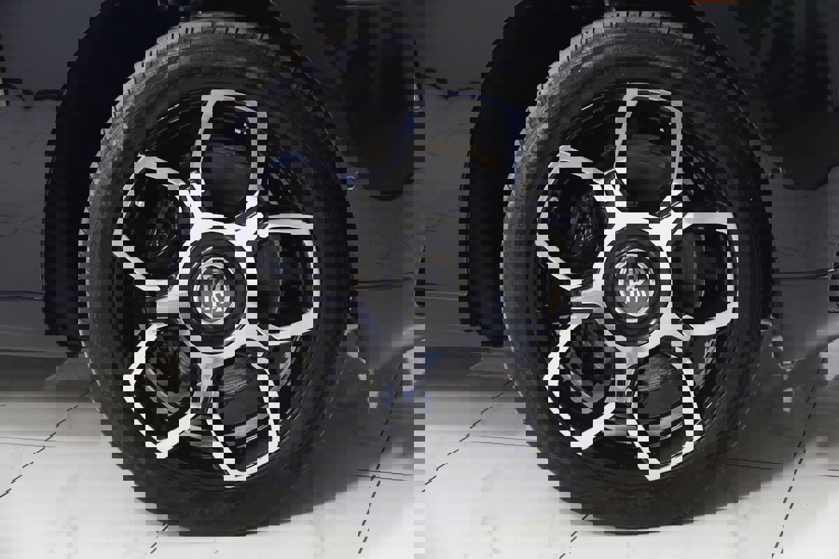 Used 2024 Rolls-Royce Cullinan Black Badge image 23